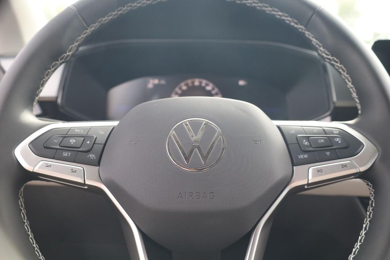 Volkswagen Taos Vehicle Image 09