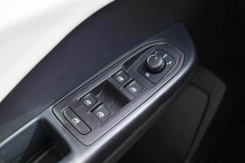 Volkswagen Taos Vehicle Image 17