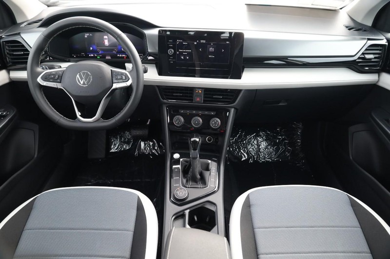 Volkswagen Taos Vehicle Image 21