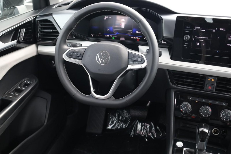Volkswagen Taos Vehicle Image 22