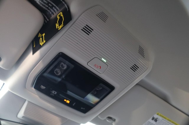 Volkswagen Tiguan Vehicle Image 16