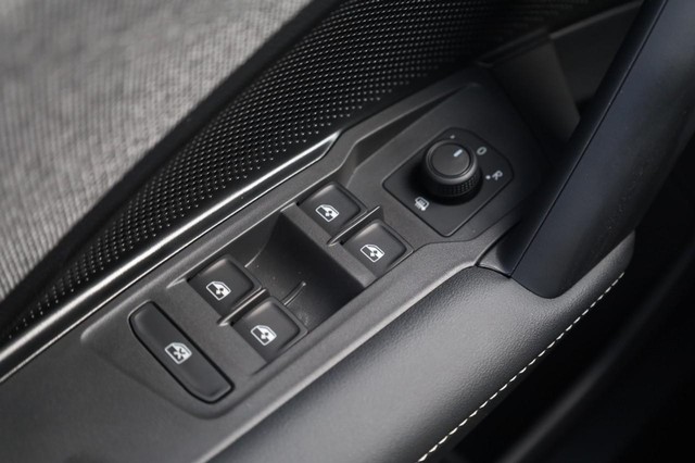 Volkswagen Tiguan Vehicle Image 17