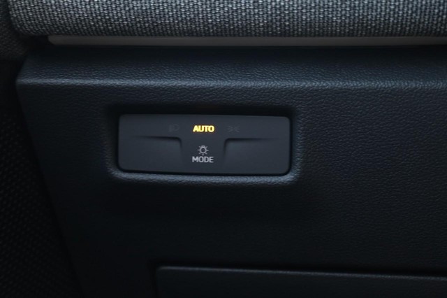 Volkswagen Tiguan Vehicle Image 18