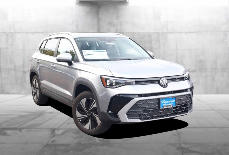Volkswagen Taos Vehicle Image 02