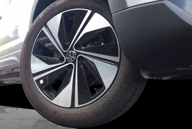 Volkswagen Taos Vehicle Image 03