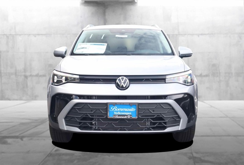 Volkswagen Taos Vehicle Image 04