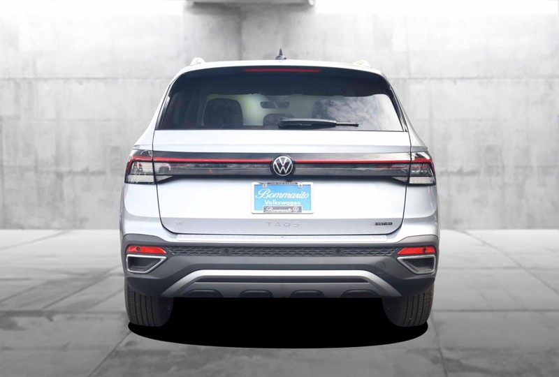 Volkswagen Taos Vehicle Image 06