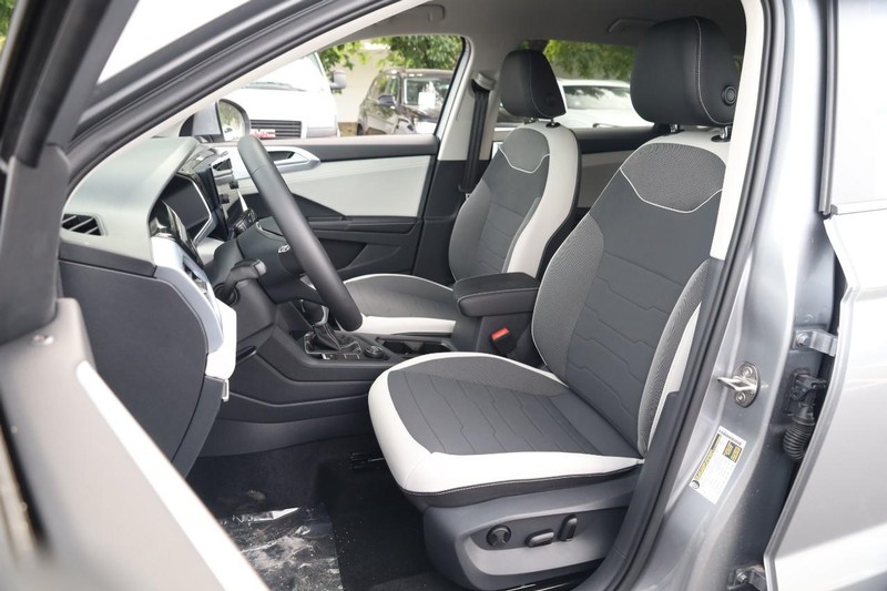 Volkswagen Taos Vehicle Image 08