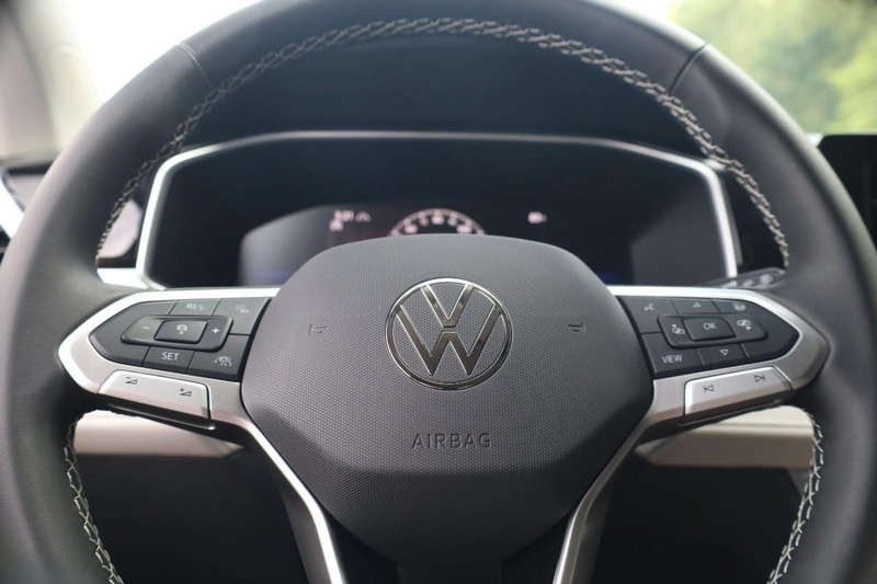 Volkswagen Taos Vehicle Image 09
