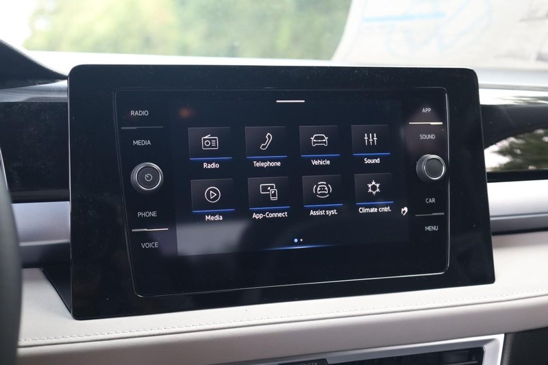 Volkswagen Taos Vehicle Image 11