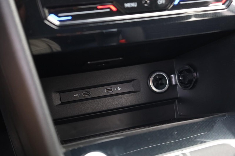 Volkswagen Taos Vehicle Image 14