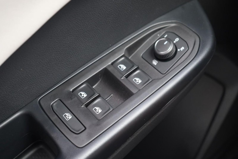 Volkswagen Taos Vehicle Image 17