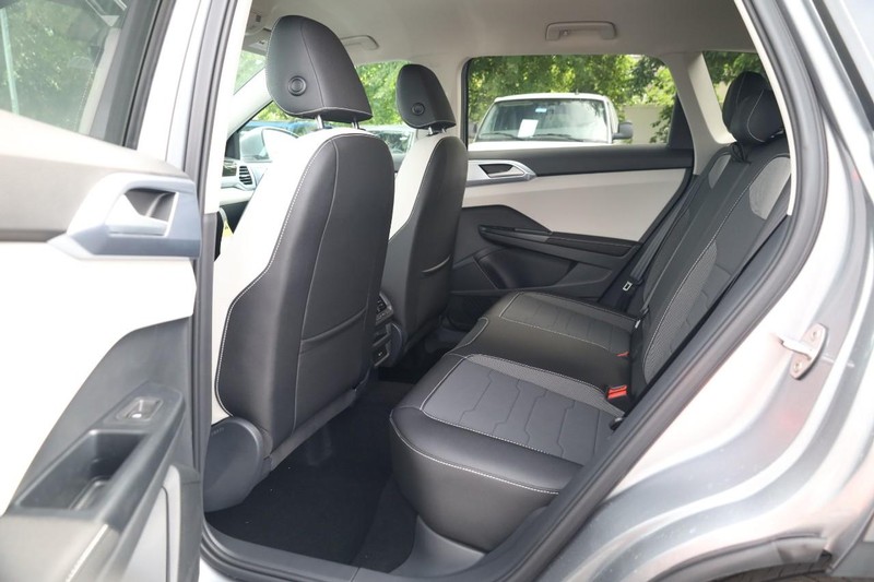 Volkswagen Taos Vehicle Image 20