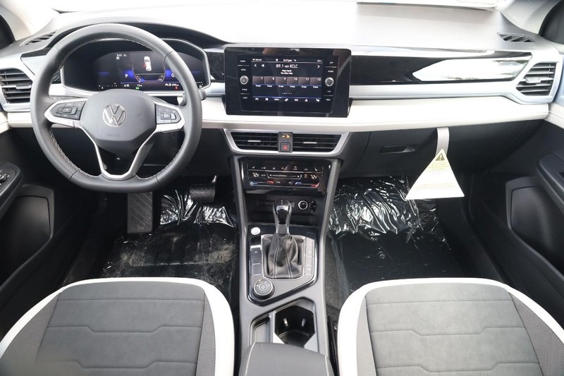 Volkswagen Taos Vehicle Image 22