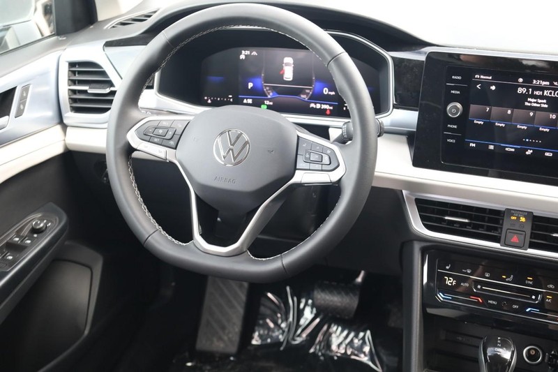 Volkswagen Taos Vehicle Image 23