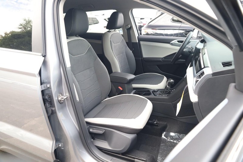 Volkswagen Taos Vehicle Image 24