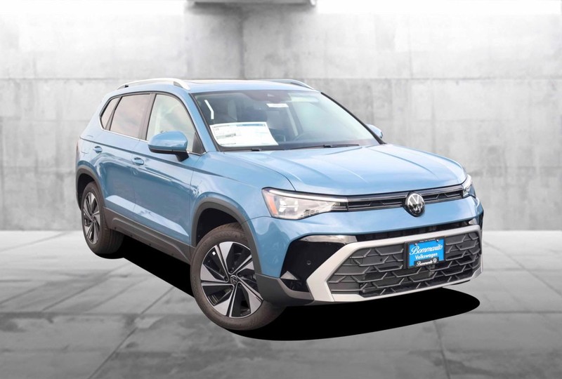 Volkswagen Taos Vehicle Image 02