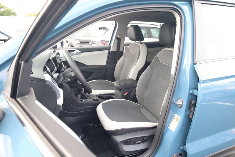 Volkswagen Taos Vehicle Image 08