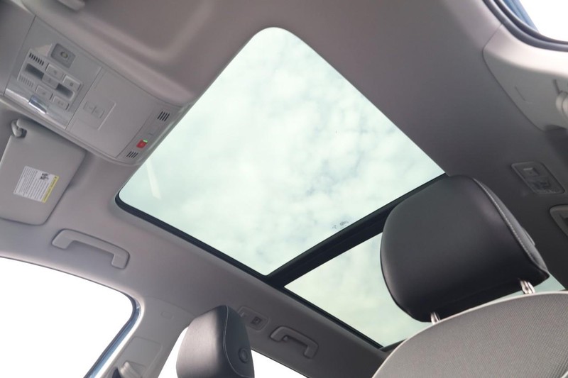 Volkswagen Taos Vehicle Image 09