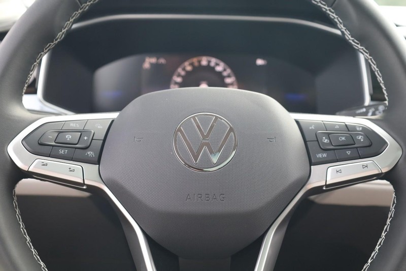 Volkswagen Taos Vehicle Image 11