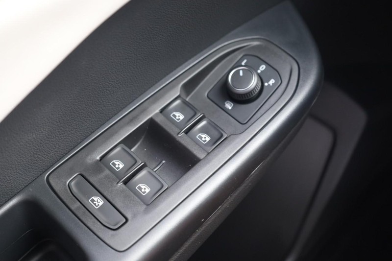 Volkswagen Taos Vehicle Image 19