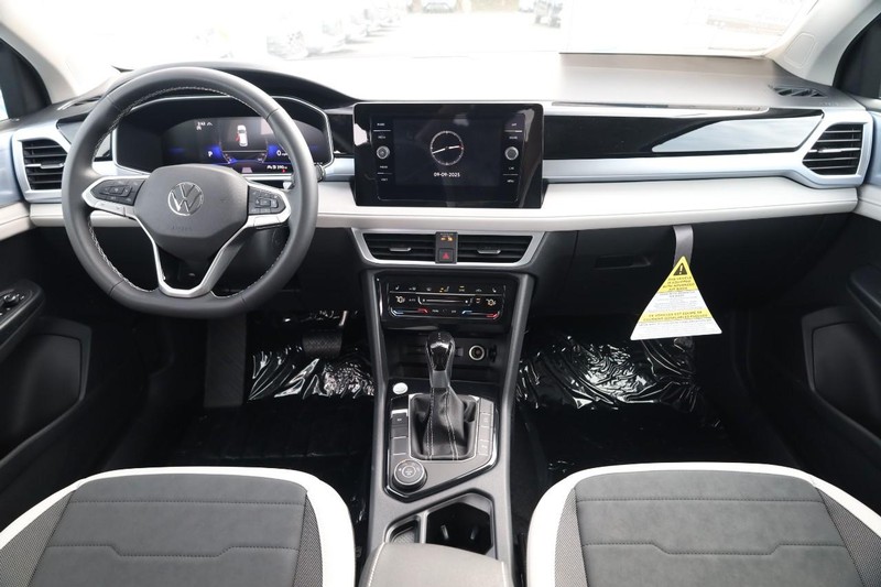 Volkswagen Taos Vehicle Image 24