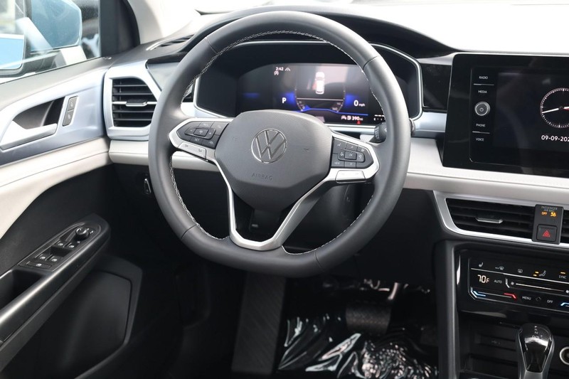 Volkswagen Taos Vehicle Image 25
