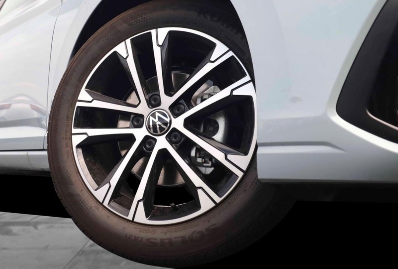 Volkswagen Jetta Vehicle Image 03