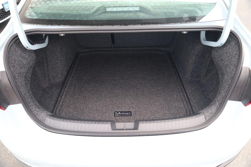Volkswagen Jetta Vehicle Image 07
