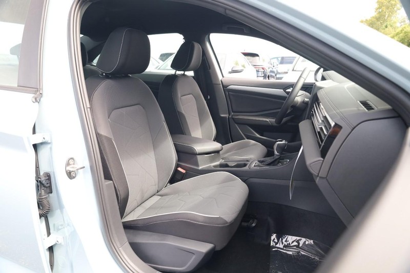 Volkswagen Jetta Vehicle Image 23