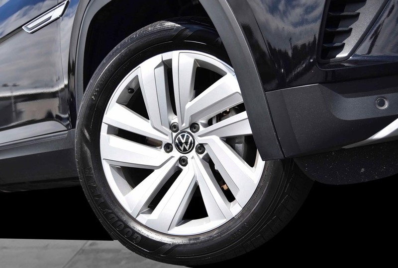 Volkswagen Atlas Cross Sport Vehicle Image 03