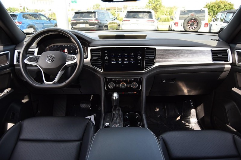 Volkswagen Atlas Cross Sport Vehicle Image 07