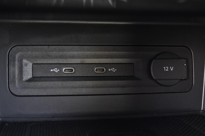 Volkswagen Atlas Cross Sport Vehicle Image 16