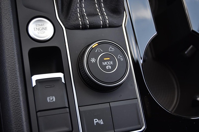 Volkswagen Atlas Cross Sport Vehicle Image 17