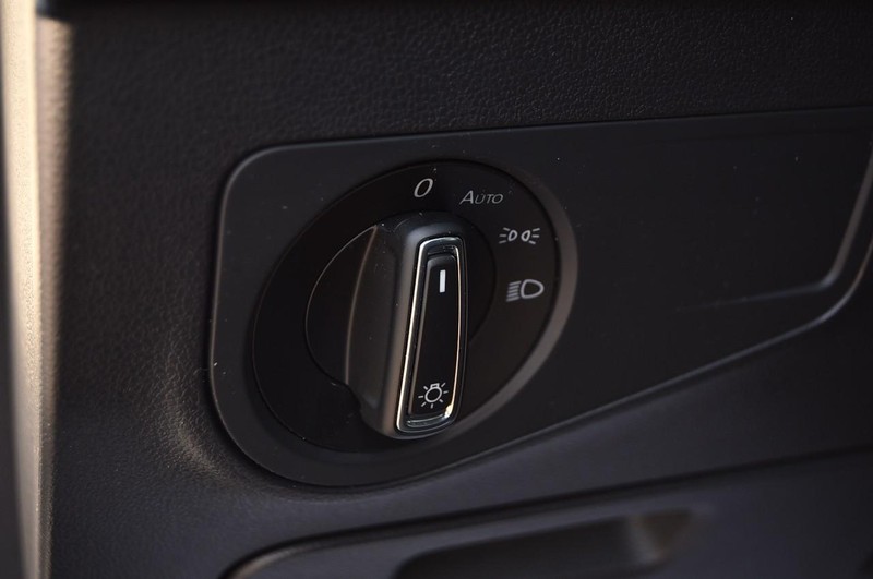 Volkswagen Tiguan Vehicle Image 11