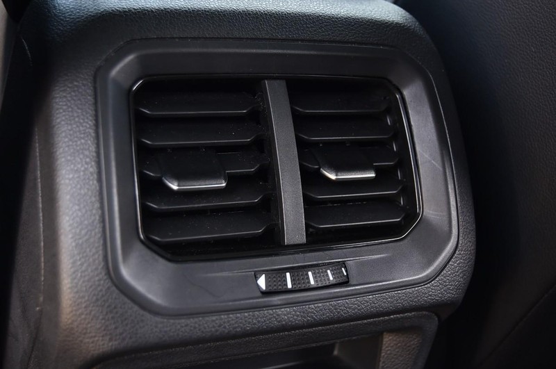 Volkswagen Tiguan Vehicle Image 24