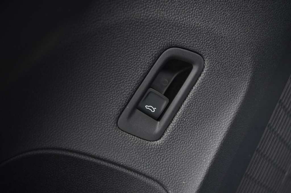 Volkswagen Atlas Vehicle Full-screen Gallery Image 9