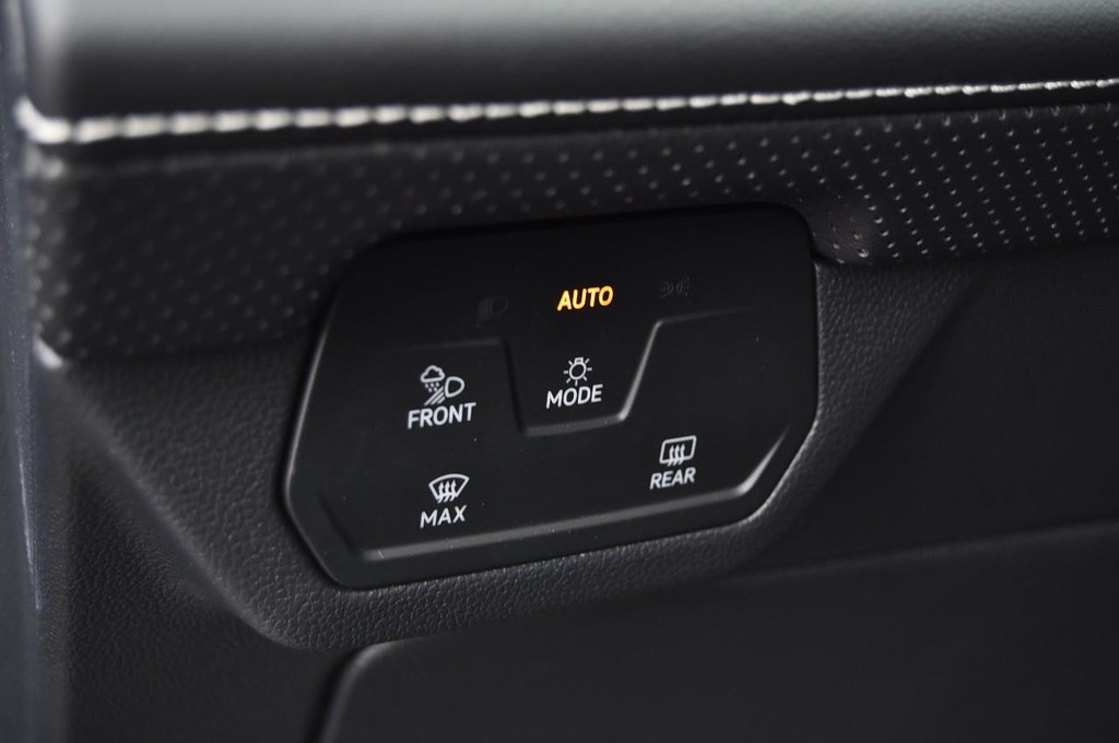 Volkswagen Atlas Vehicle Full-screen Gallery Image 11