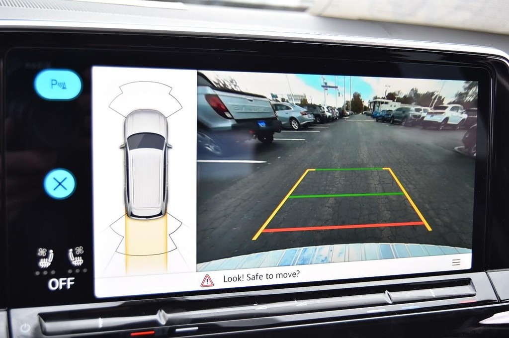 Volkswagen Atlas Vehicle Full-screen Gallery Image 13