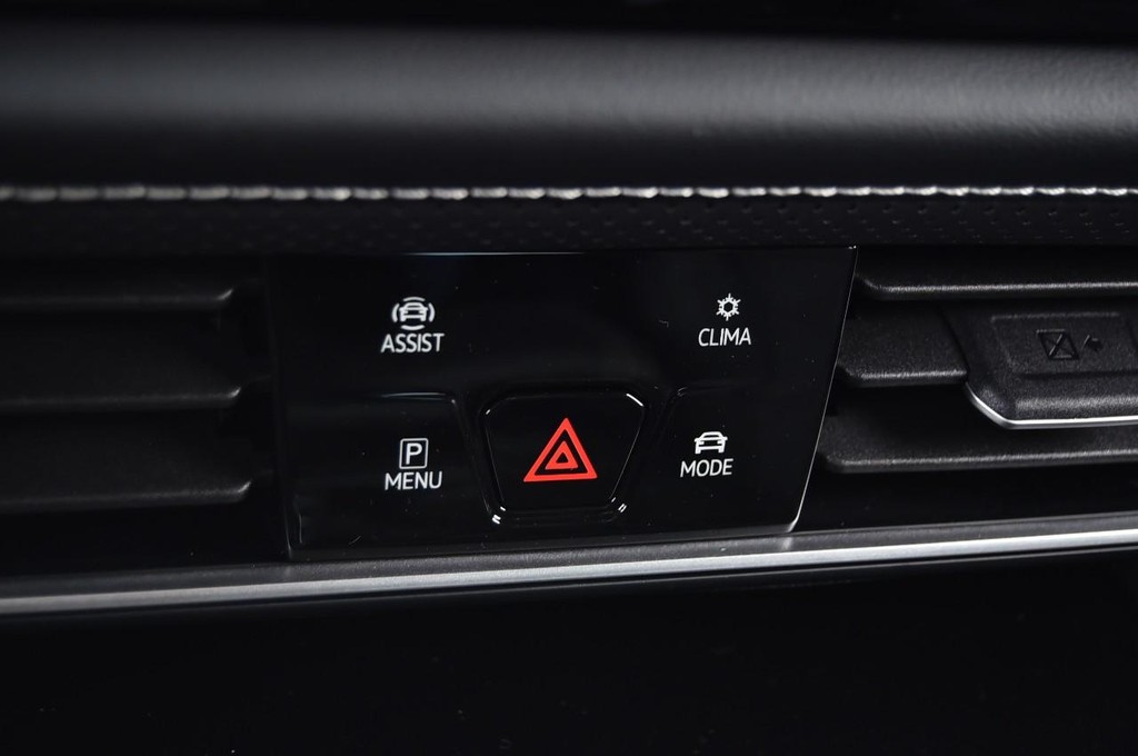 Volkswagen Atlas Vehicle Full-screen Gallery Image 15