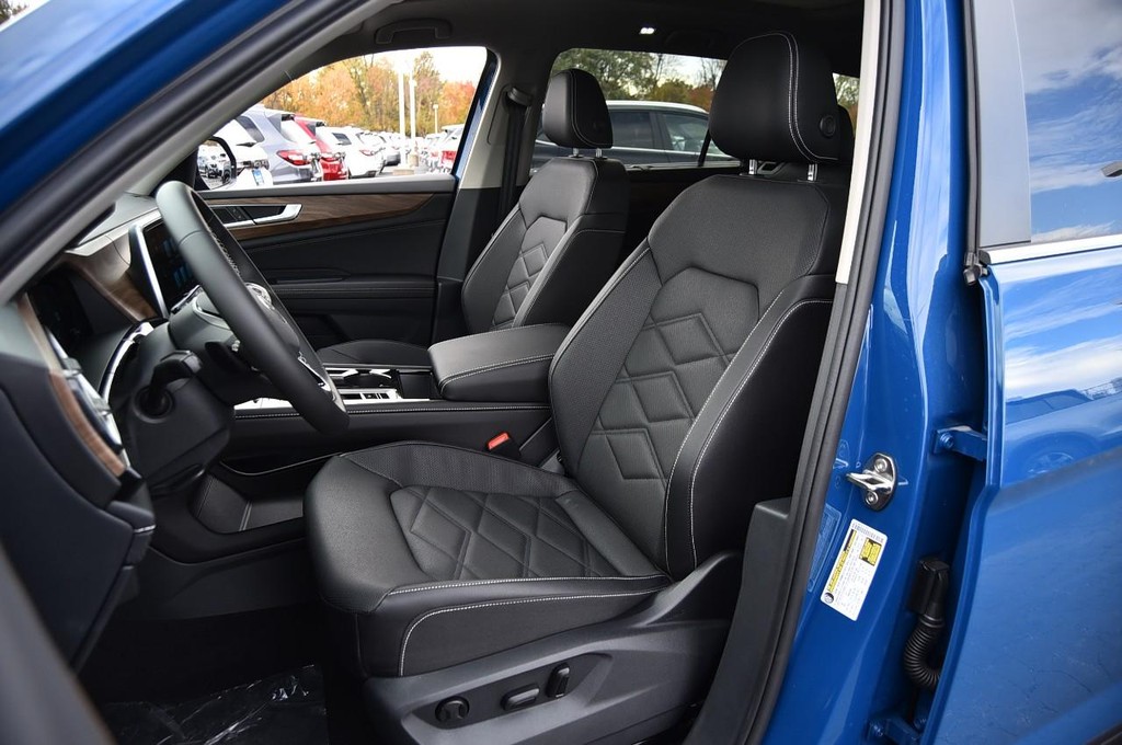 Volkswagen Atlas Vehicle Full-screen Gallery Image 19