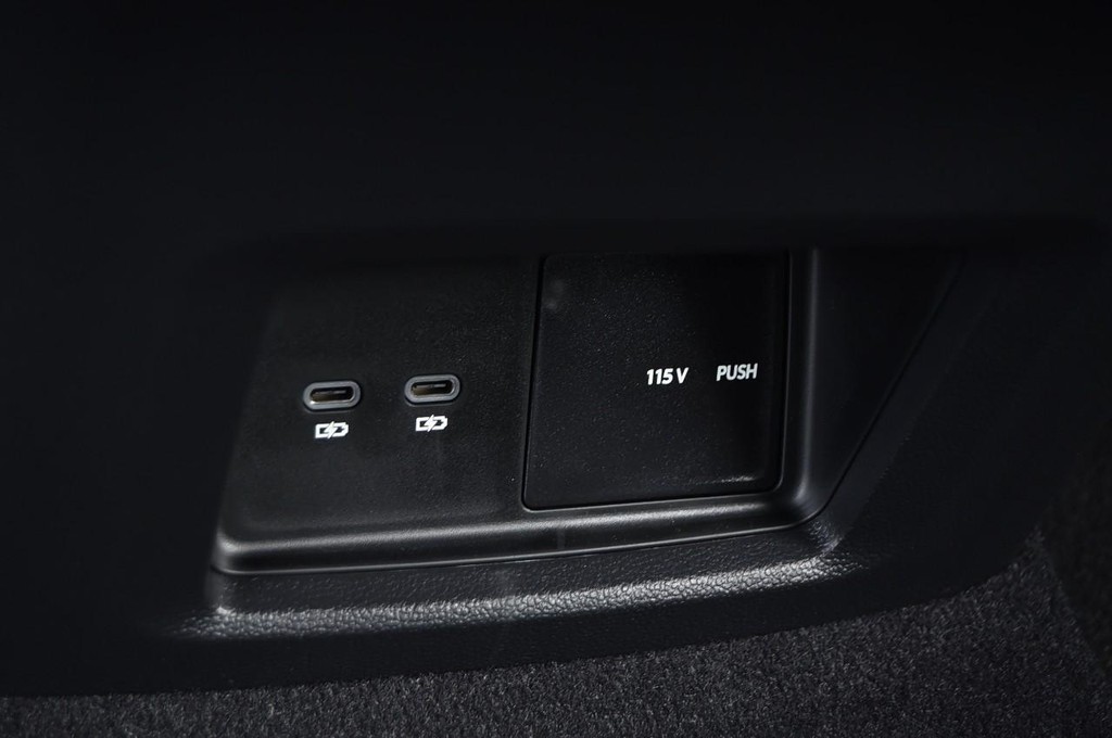 Volkswagen Atlas Vehicle Full-screen Gallery Image 24