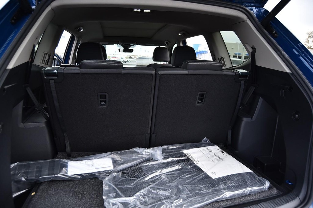 Volkswagen Atlas Vehicle Full-screen Gallery Image 26