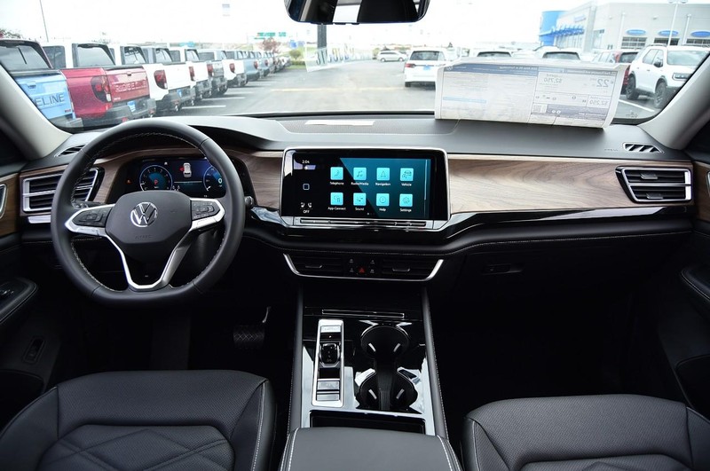 Volkswagen Atlas Vehicle Full-screen Gallery Image 7