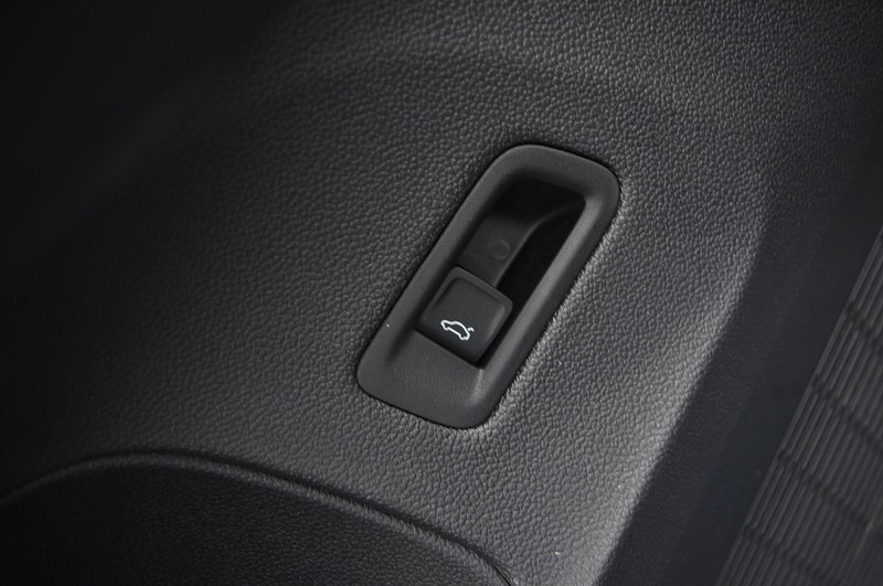 Volkswagen Atlas Vehicle Full-screen Gallery Image 9