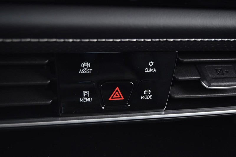 Volkswagen Atlas Vehicle Full-screen Gallery Image 15