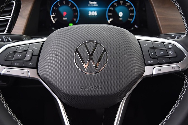 Volkswagen Atlas Vehicle Full-screen Gallery Image 18