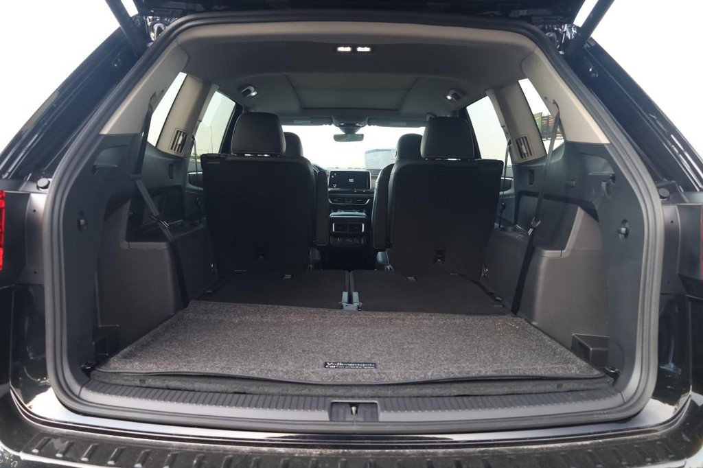 Volkswagen Atlas Vehicle Full-screen Gallery Image 7