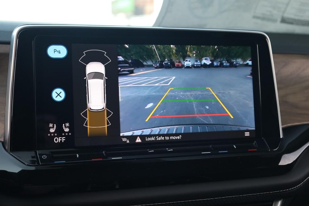 Volkswagen Atlas Vehicle Full-screen Gallery Image 16