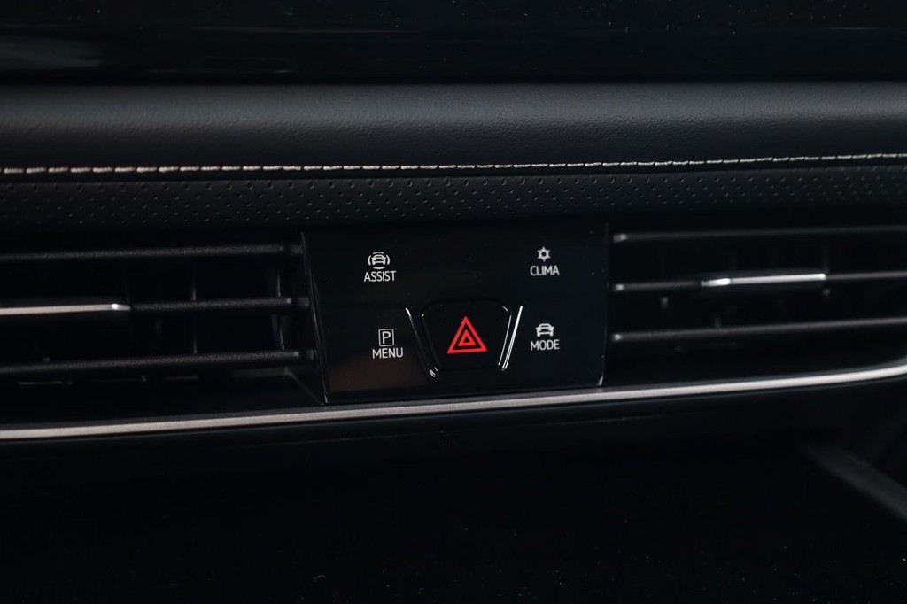 Volkswagen Atlas Vehicle Full-screen Gallery Image 17